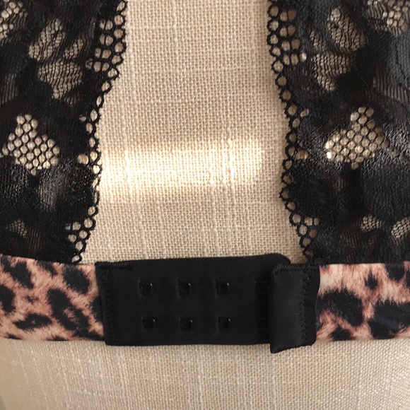 SOMA EMBRACEABLE
Signature Lace Perfect Coverage Racerback Bra - Picture 8 of 15